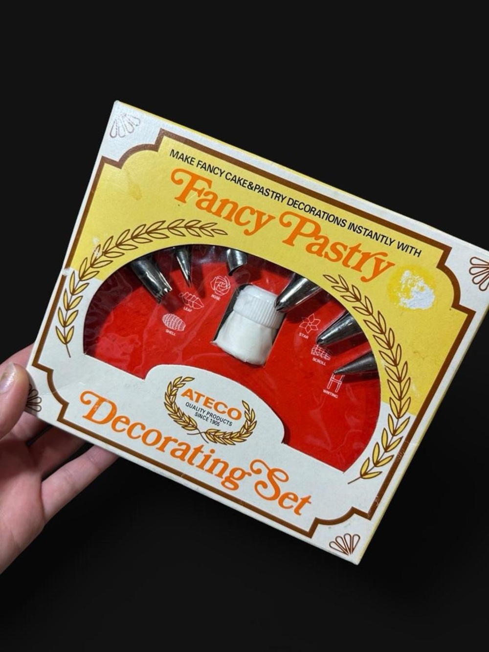 Fancy Pastry Decorating Set in Yellow & Red